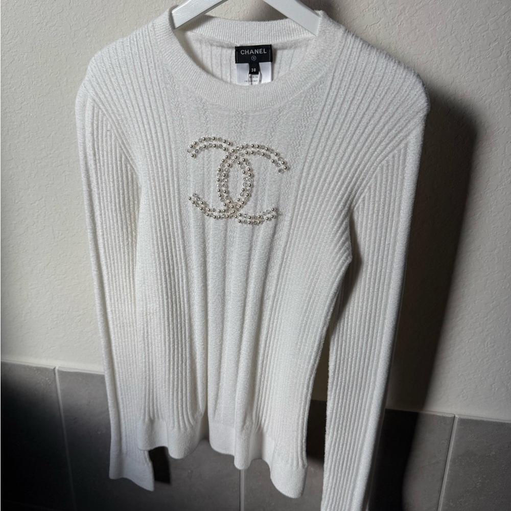 Chanel white pearl logo long sleeve pullover - Picture 1 of 9